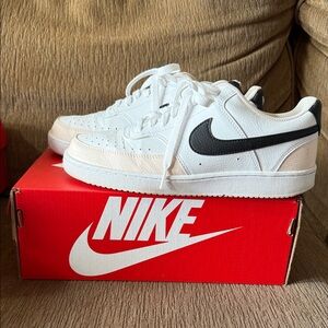 Nike White and Black Low-Top Sneakers